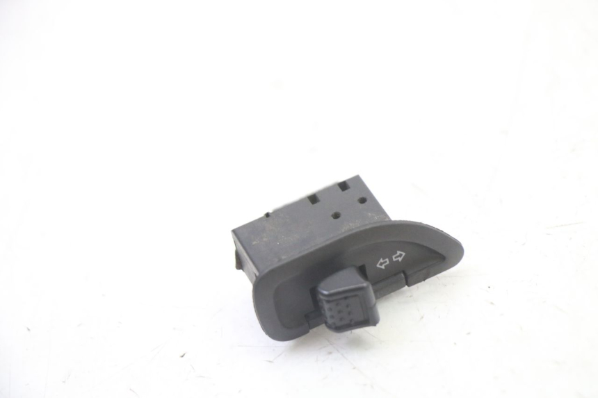 photo de CONMUTADOR INTERMITENTE APRILIA SXR 50 (2021 - 2023)