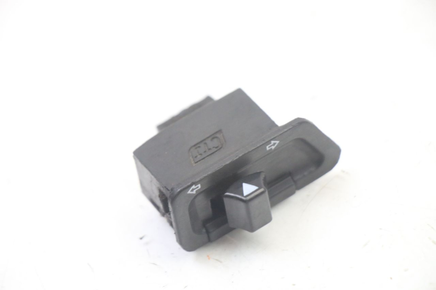 photo de INTERRUPTOR DE INTERMITENTES SYM ORBIT III 3 4T 50 (2018 - 2021)