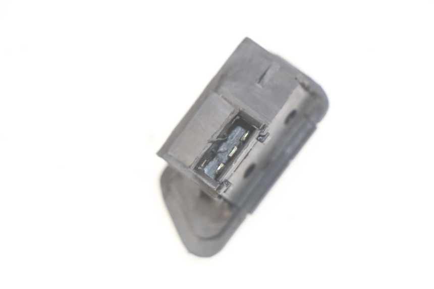 photo de INTERRUPTOR DE INTERMITENTES PEUGEOT TWEET 125 (2018 - 2021)