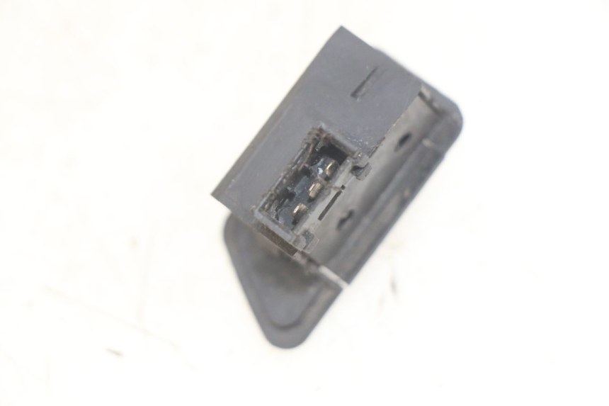 photo de INTERRUPTOR DE INTERMITENTES YAMAHA X-MAX XMAX 250 (2006 - 2009)