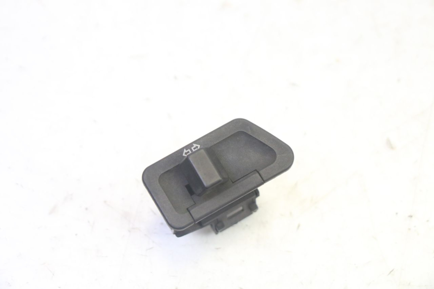 photo de INTERRUPTOR DE INTERMITENTES YAMAHA X-MAX XMAX 250 (2006 - 2009)