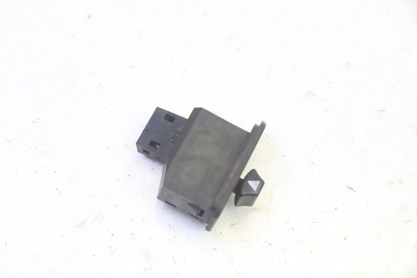photo de INTERRUPTOR DE INTERMITENTES YAMAHA X-MAX XMAX 250 (2006 - 2009)