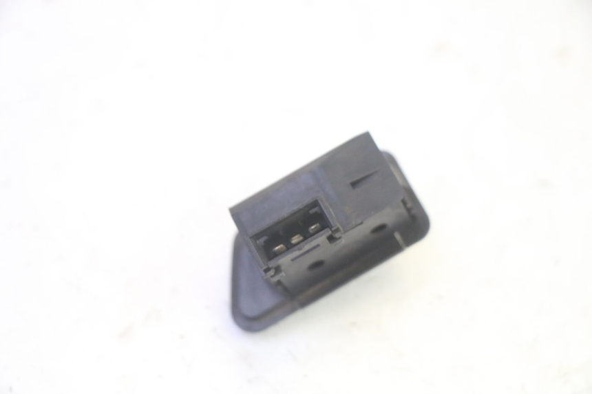 photo de INTERRUPTOR DE INTERMITENTES YAMAHA X-MAX XMAX 250 (2006 - 2009)