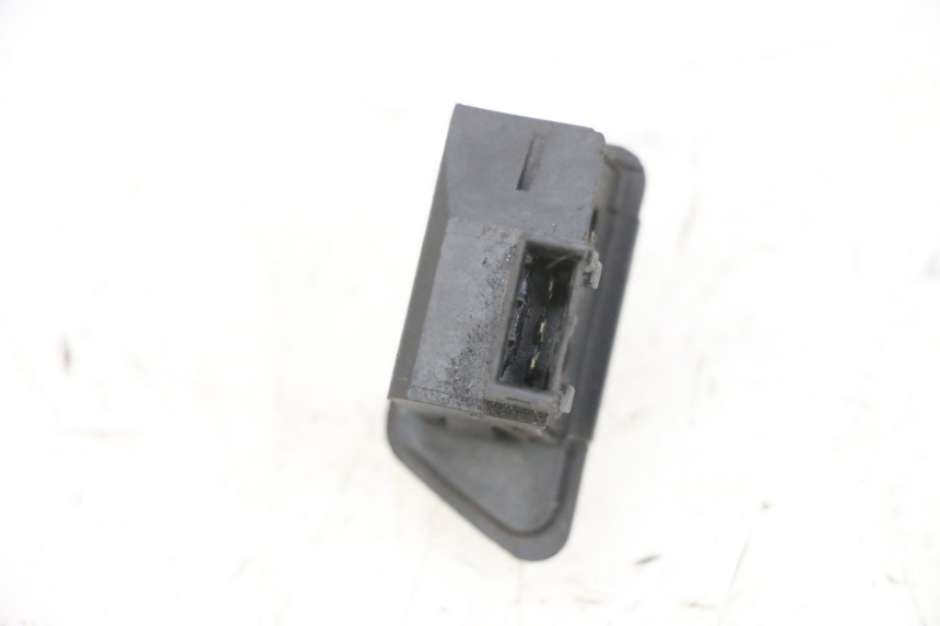 photo de INTERRUPTOR DE INTERMITENTES YAMAHA XMAX X-MAX 125 (2006 - 2009) - Zoom estado de uso