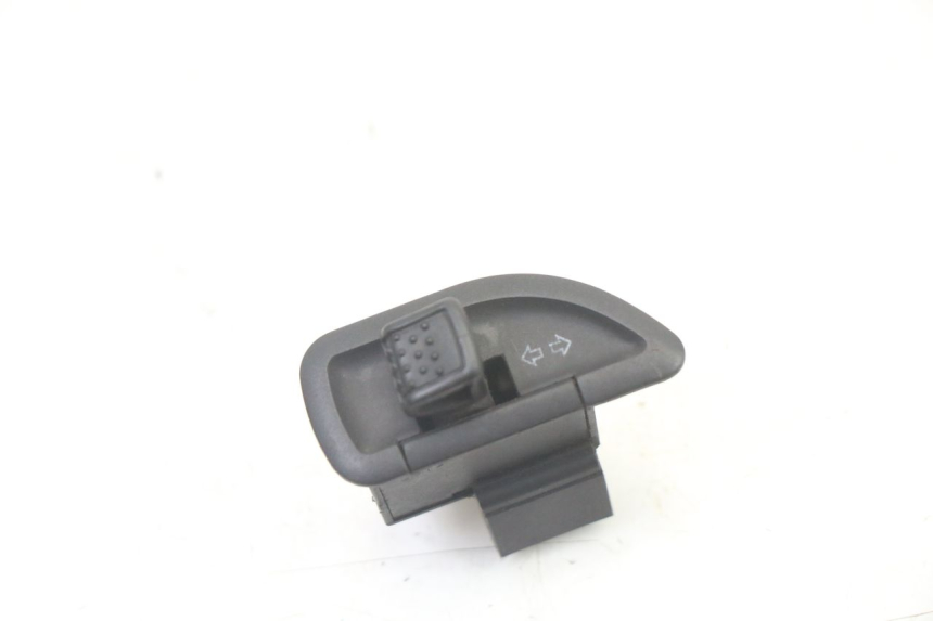 photo de INTERRUPTOR DE INTERMITENTES PIAGGIO XEVO - X EVO 125 (2007 - 2016)