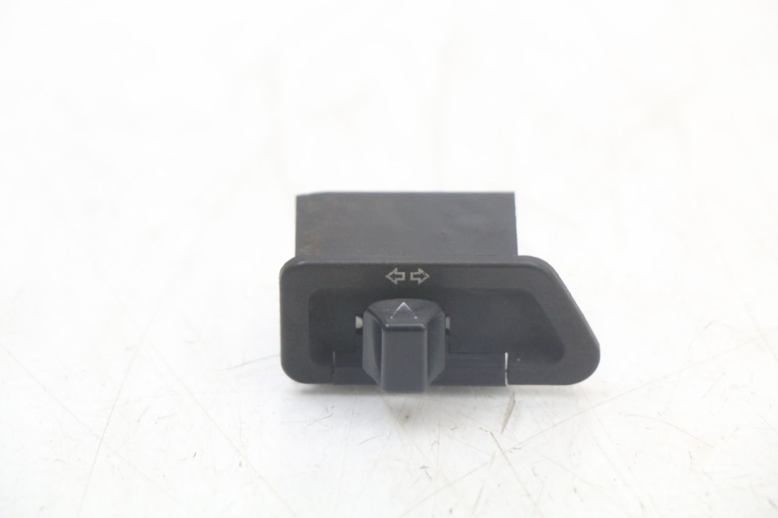 photo de INTERRUPTOR DE INTERMITENTES YAMAHA X-MAX XMAX 250 (2006 - 2009)