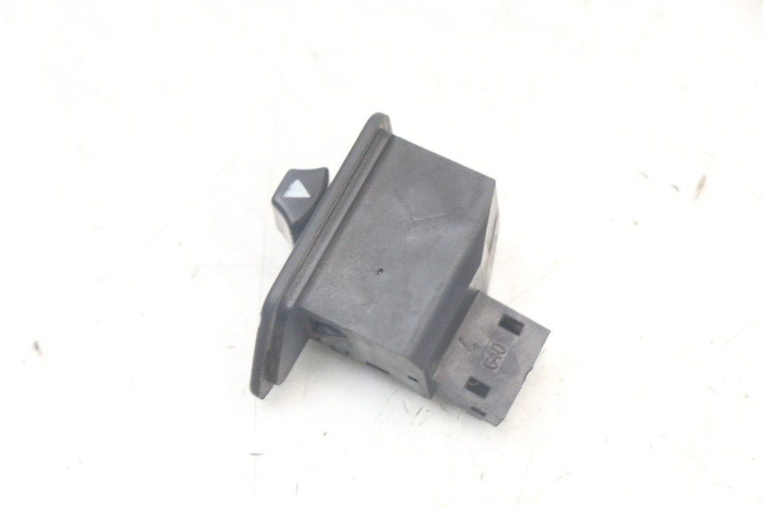 photo de INTERRUPTOR DE INTERMITENTES YAMAHA XMAX X-MAX 125 (2006 - 2009)