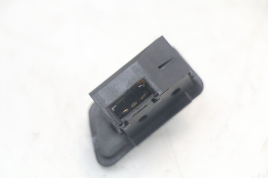 photo de INTERRUPTOR DE INTERMITENTES YAMAHA XMAX X-MAX 125 (2006 - 2009)