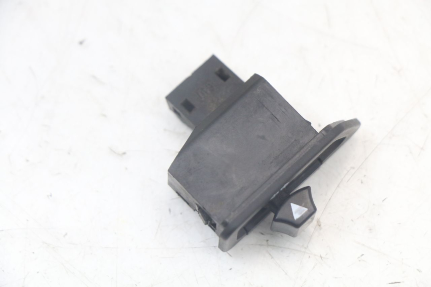 photo de INTERRUPTOR DE INTERMITENTES YAMAHA XMAX X-MAX 125 (2006 - 2009)