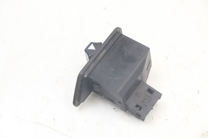 photo de INTERRUPTOR DE INTERMITENTES YAMAHA XMAX X-MAX 125 (2006 - 2009)