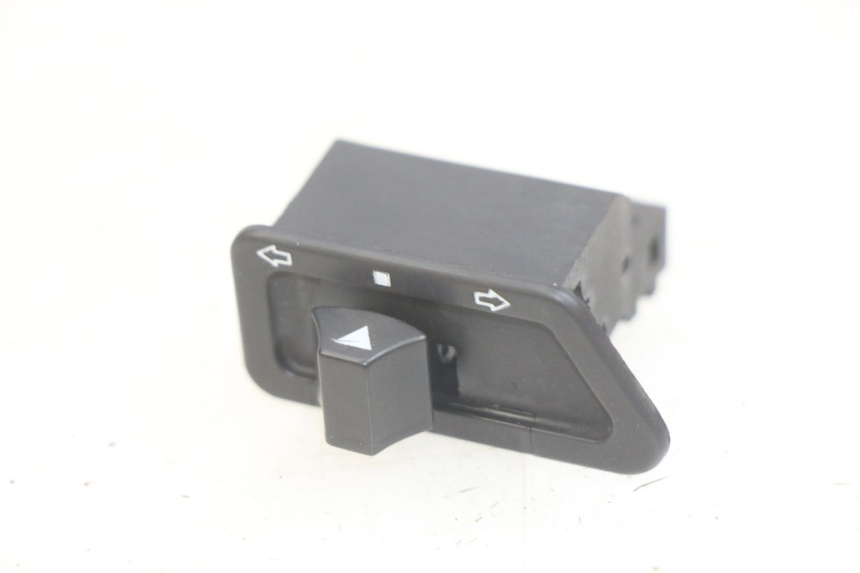 photo de INTERRUPTOR DE INTERMITENTES YIYING YY125T 125 (2006 - 2014)