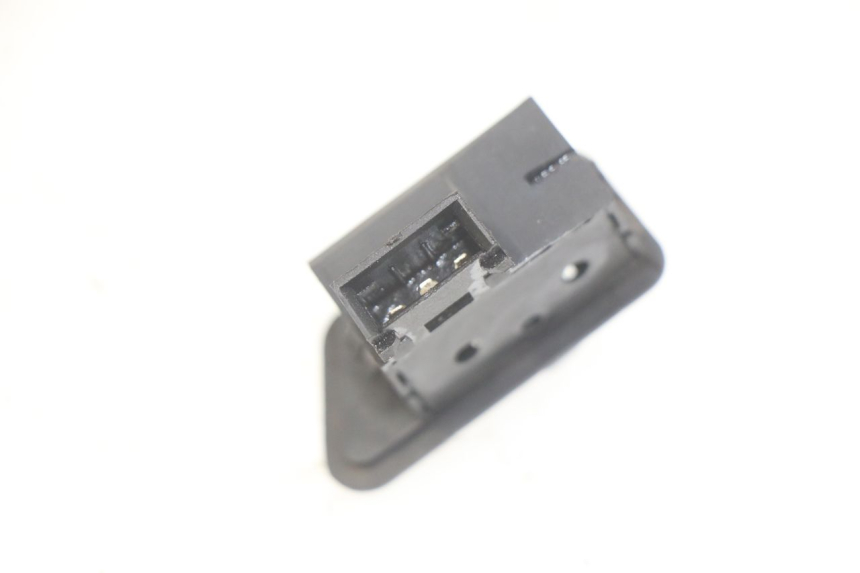photo de INTERRUPTOR DE INTERMITENTES YIYING YY125T 125 (2006 - 2014)