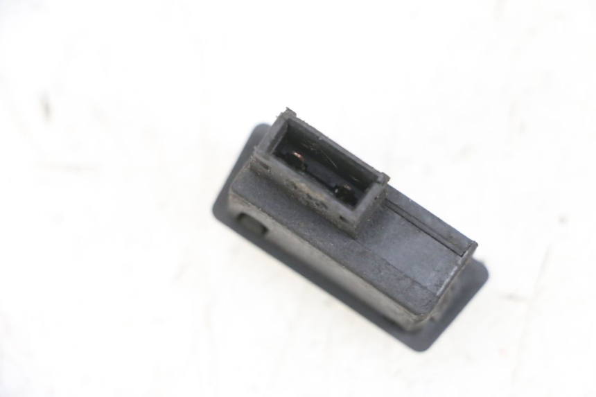 photo de INTERRUPTOR DE ARRANQUE YAMAHA XMAX X-MAX 125 (2006 - 2009) - Zoom estado de uso