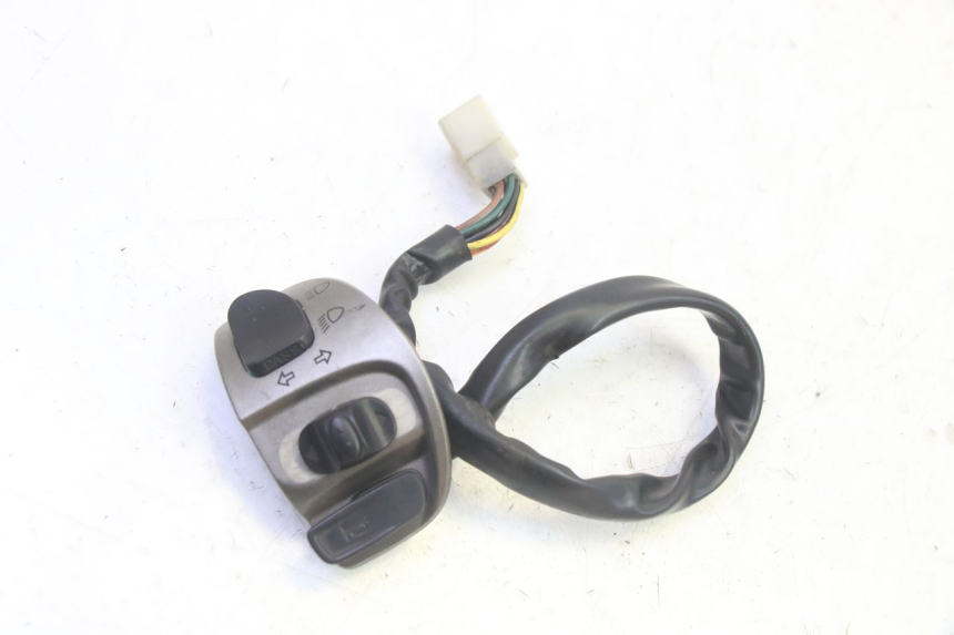 photo de CONMUTADOR DERECHA QUADRO 4 4D 350 (2015 - 2018)