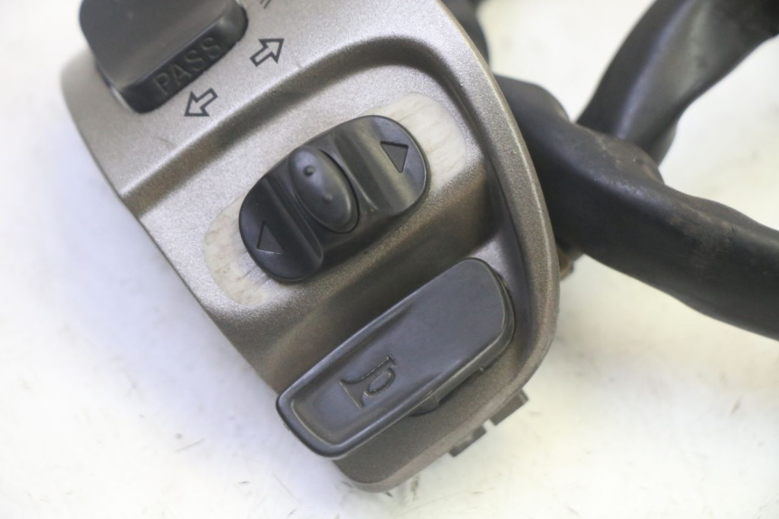 photo de CONMUTADOR DERECHA QUADRO 4 4D 350 (2015 - 2018)