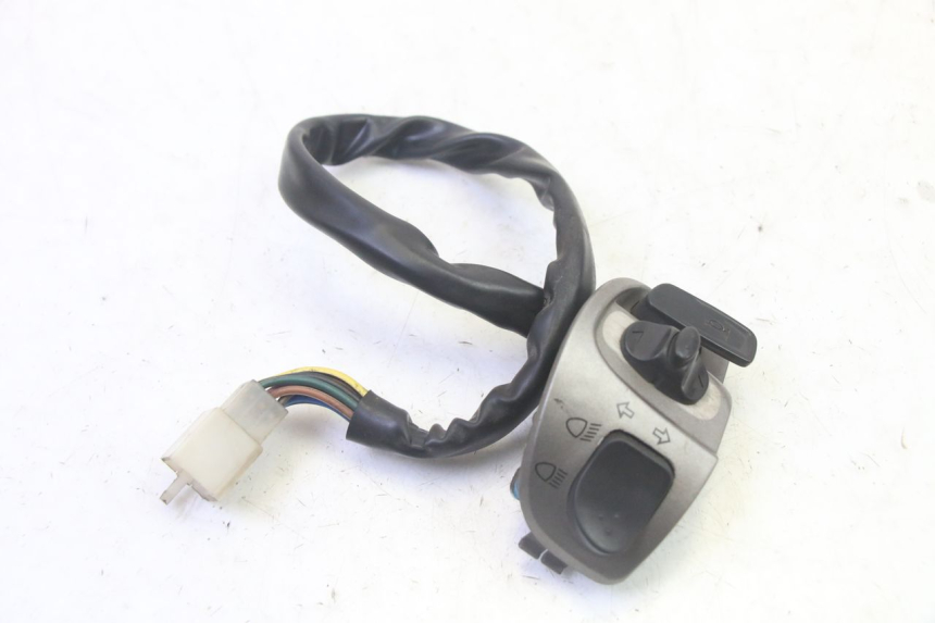 photo de CONMUTADOR DERECHA QUADRO 4 4D 350 (2015 - 2018)