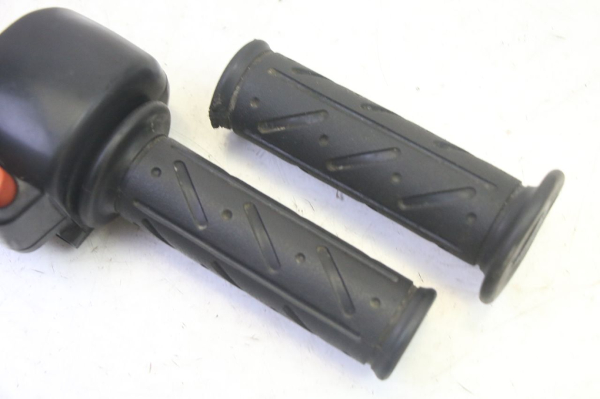 photo de INTERRUPTOR DERECHO KYMCO AGILITY 4T 50 (2018 - 2022) - Zoom estado de uso