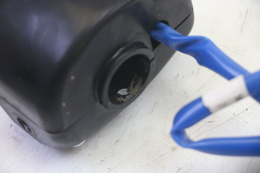 photo de INTERRUPTOR DERECHO KYMCO AGILITY 4T 50 (2018 - 2022) - Recambio usado revisado