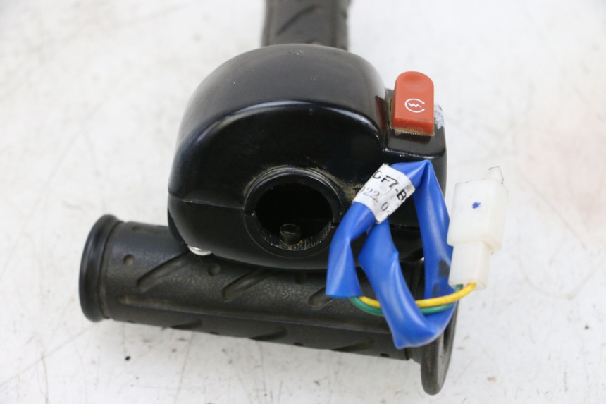 photo de INTERRUPTOR DERECHO KYMCO AGILITY 4T 50 (2018 - 2022) - Detalle de la pieza