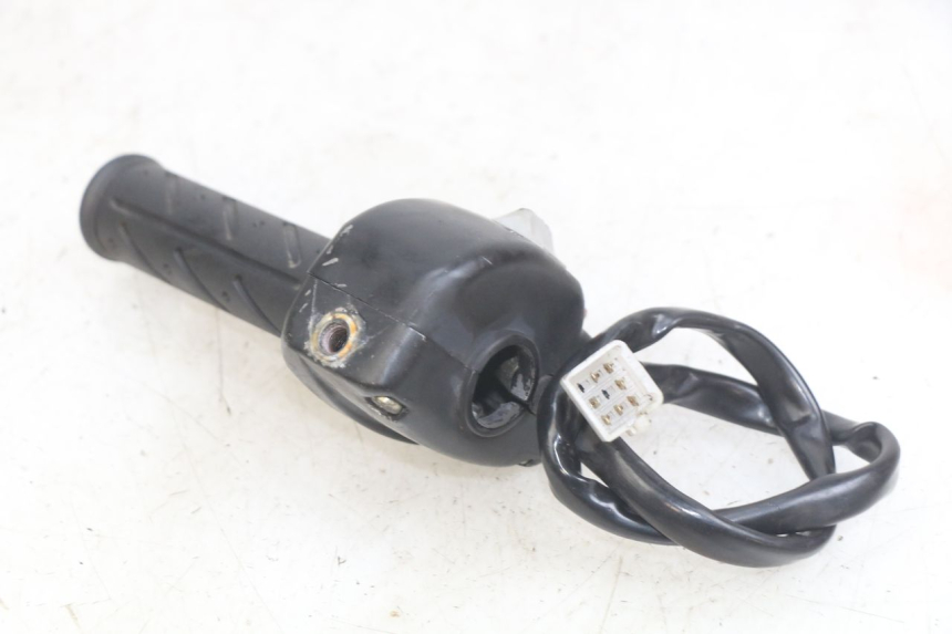 photo de INTERRUPTOR DERECHO KYMCO AGILITY NAKED RENOUVO 2T 50 (2011 - 2018)