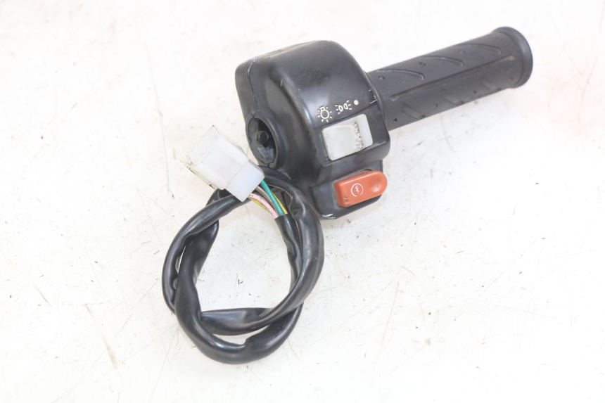 photo de INTERRUPTOR DERECHO KYMCO AGILITY NAKED RENOUVO 2T 50 (2011 - 2018)