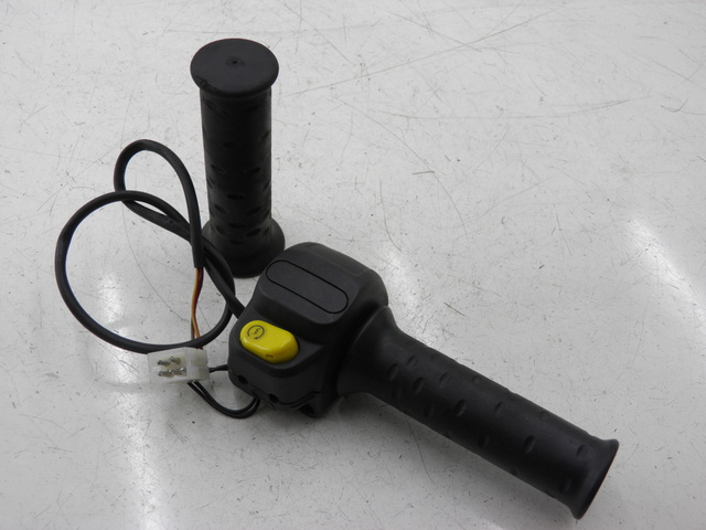 photo de INTERRUPTOR DERECHO APRILIA SCARABEO 100 (2003 - 2012)