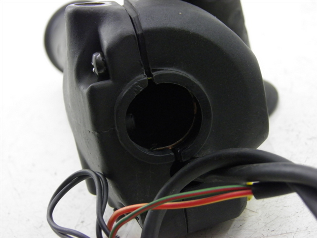 photo de INTERRUPTOR DERECHO APRILIA SCARABEO 100 (2003 - 2012)