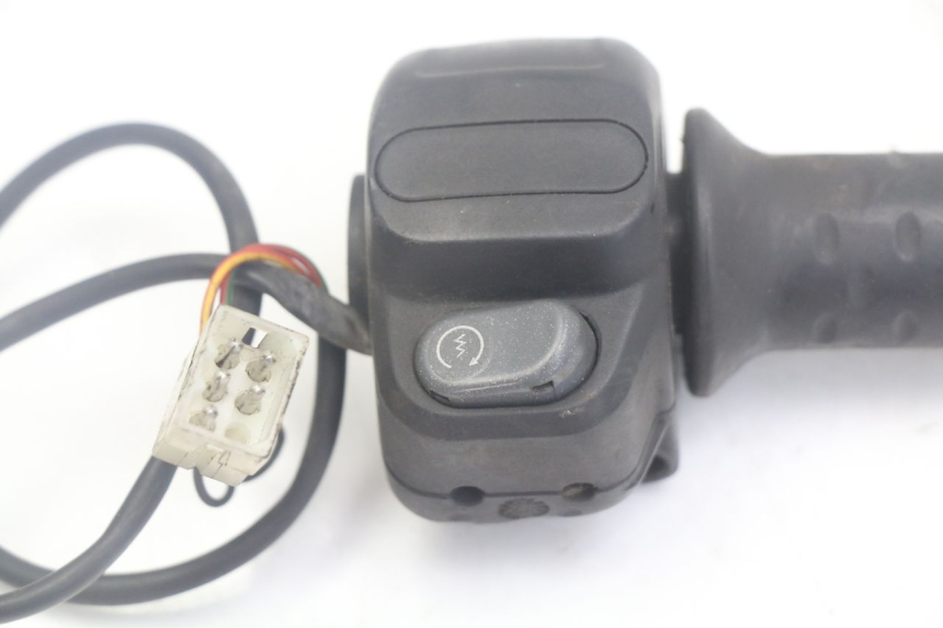 photo de INTERRUPTOR DERECHO APRILIA SCARABEO 100 (2003 - 2012)