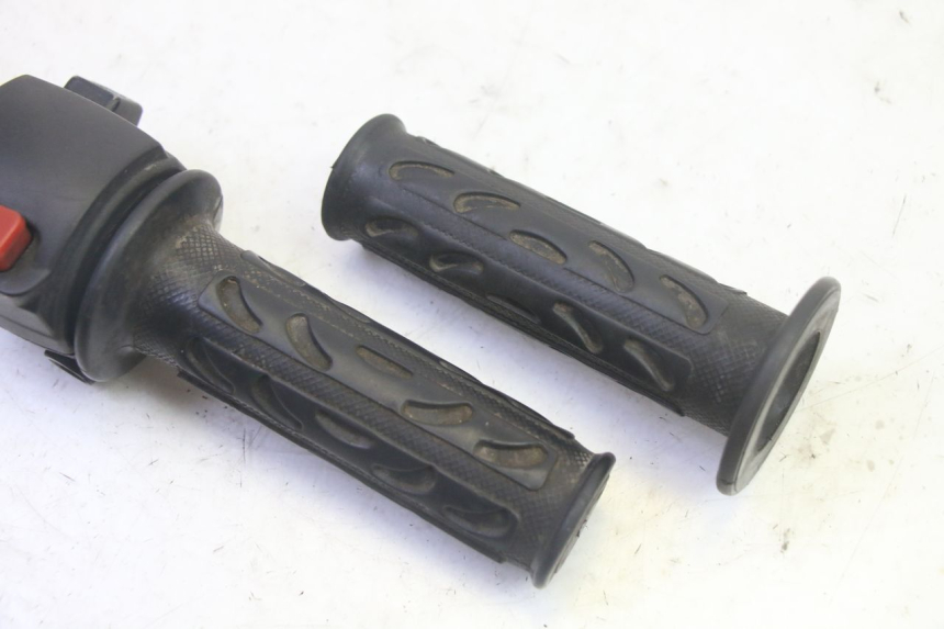 photo de INTERRUPTOR DERECHO MBK BOOSTER SPIRIT 50 (2004 - 2017) - Zoom estado de uso