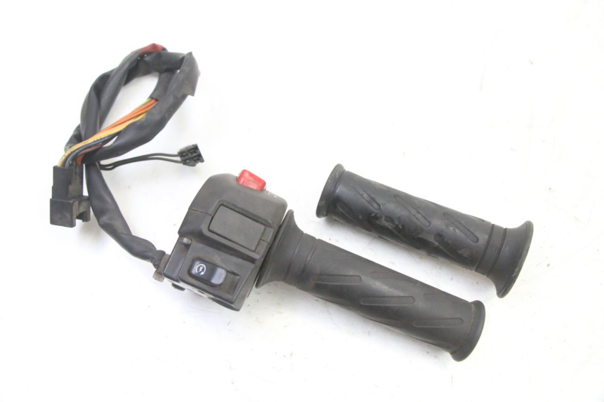 photo de INTERRUPTOR DERECHO SUZUKI BURGMAN 125 (2007 - 2014)