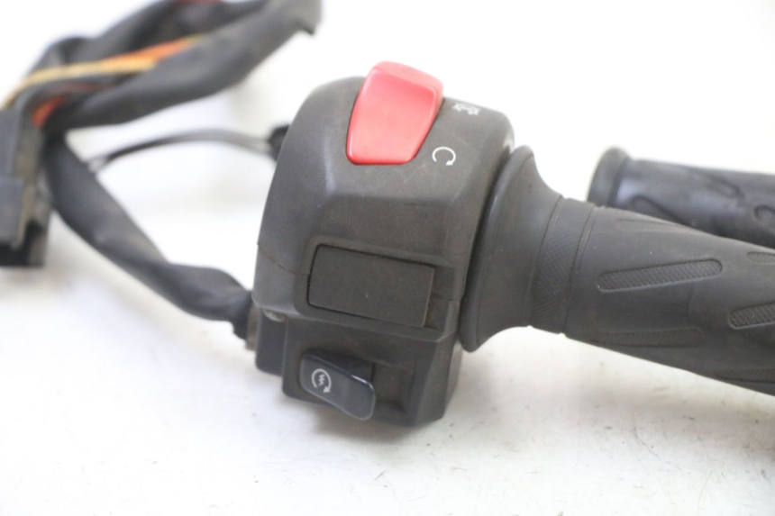 photo de INTERRUPTOR DERECHO SUZUKI BURGMAN 125 (2007 - 2014)