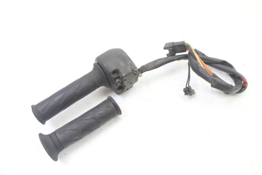 photo de INTERRUPTOR DERECHO SUZUKI BURGMAN 125 (2007 - 2014)