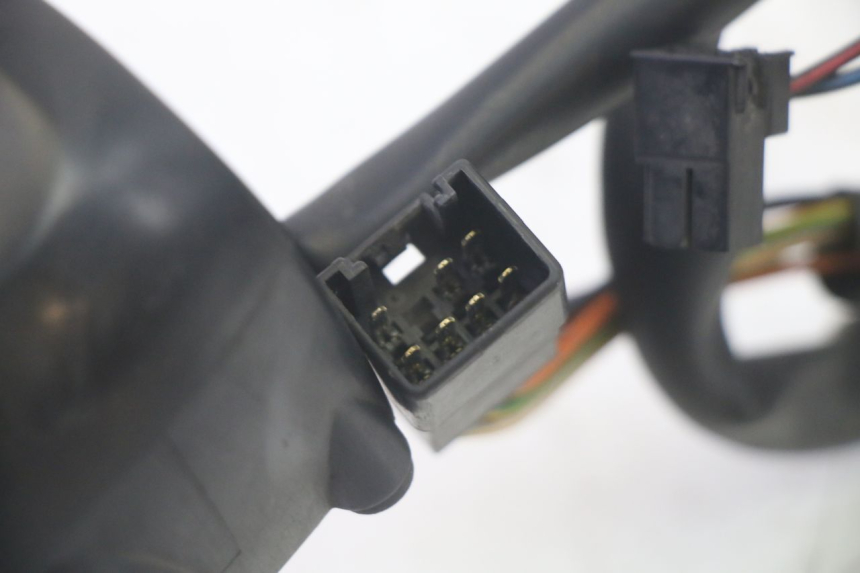 photo de INTERRUPTOR DERECHO SUZUKI BURGMAN 125 (2007 - 2014) - Estado de la superficie y material