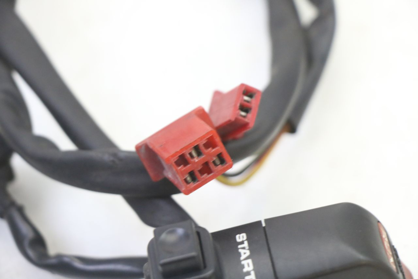 photo de INTERRUPTOR DERECHO HONDA CBR RR FIREBLADE 900 (1992 - 1994)