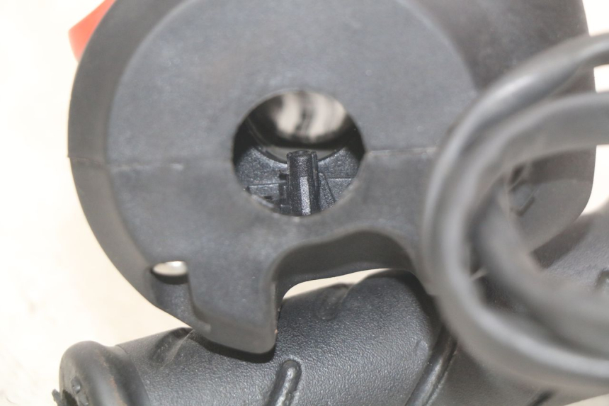 photo de INTERRUPTOR DERECHO PEUGEOT CITYSTAR AIR 125 (2014 - 2017)