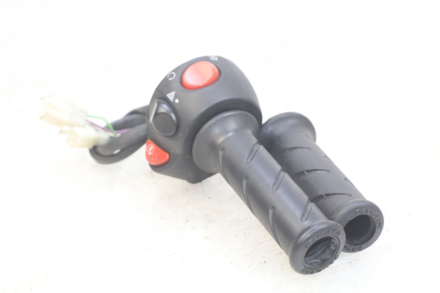 photo de INTERRUPTOR DERECHO PEUGEOT CITYSTAR AIR 125 (2014 - 2017)