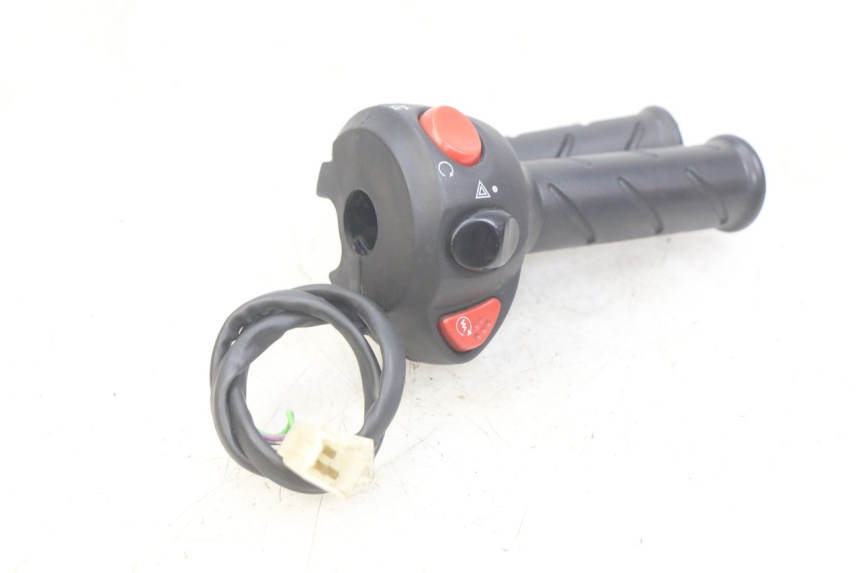 photo de INTERRUPTOR DERECHO PEUGEOT CITYSTAR AIR 125 (2014 - 2017)