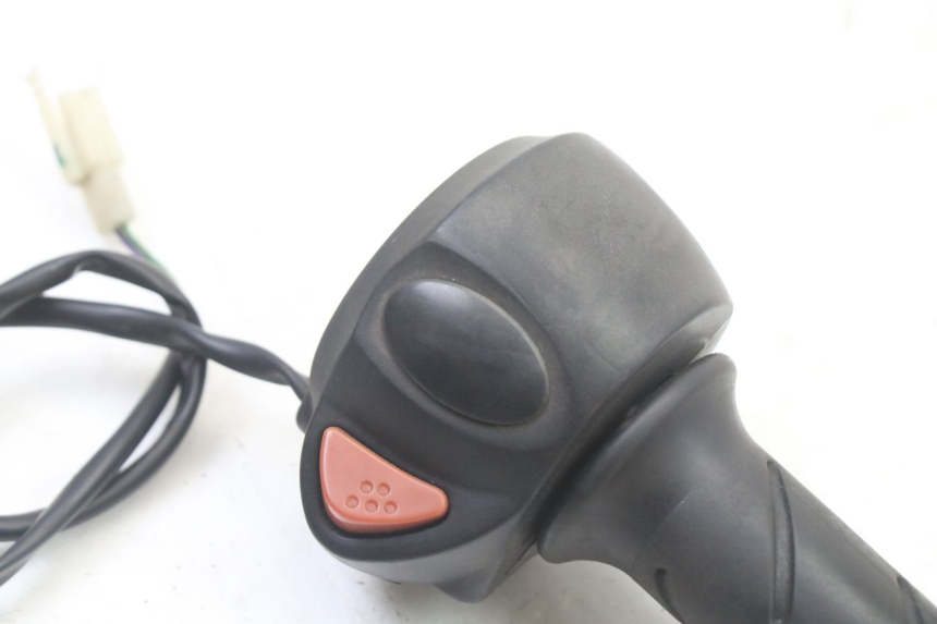 photo de INTERRUPTOR DERECHO PEUGEOT CITYSTAR 50 (2013 - 2017)