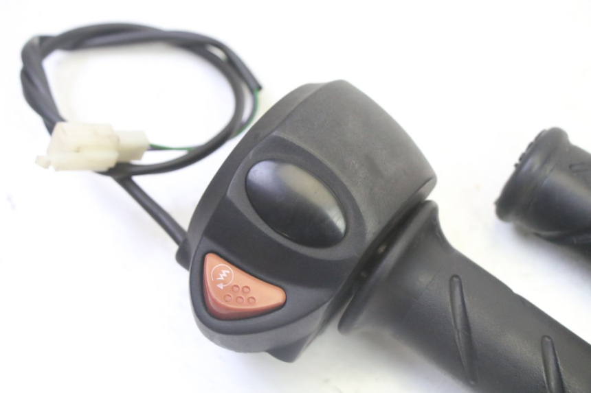 photo de INTERRUPTOR DERECHO PEUGEOT CITYSTAR 50 (2013 - 2017)