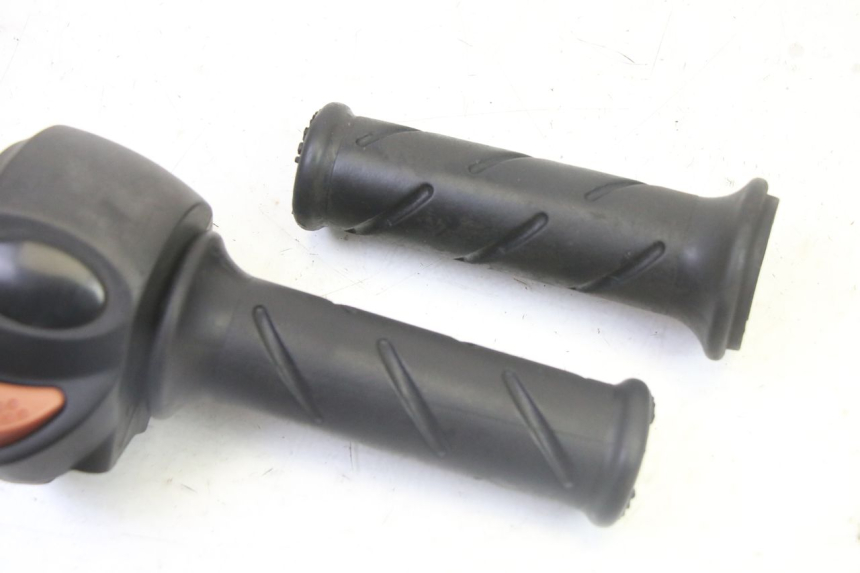 photo de INTERRUPTOR DERECHO PEUGEOT CITYSTAR 50 (2013 - 2017)