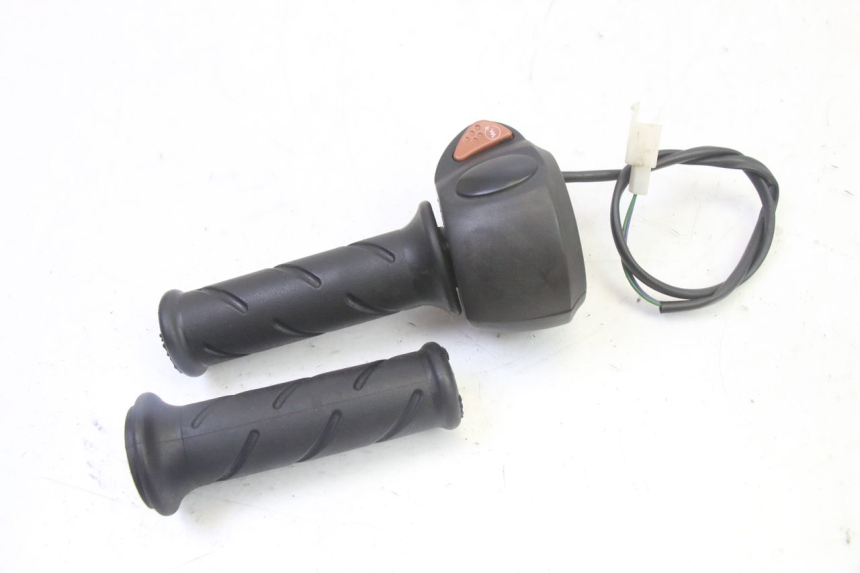 photo de INTERRUPTOR DERECHO PEUGEOT CITYSTAR 50 (2013 - 2017)
