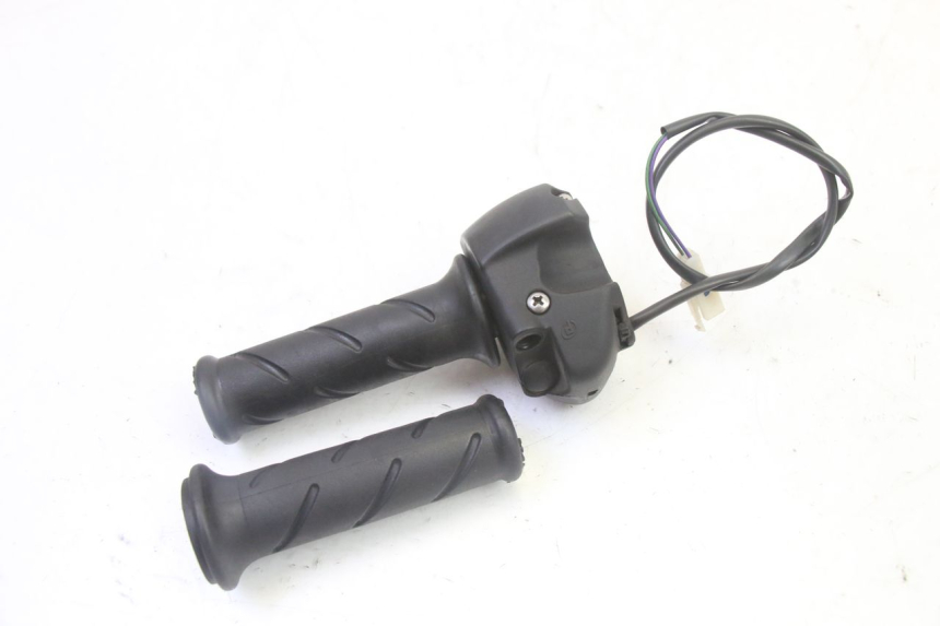 photo de INTERRUPTOR DERECHO PEUGEOT CITYSTAR 50 (2013 - 2017)