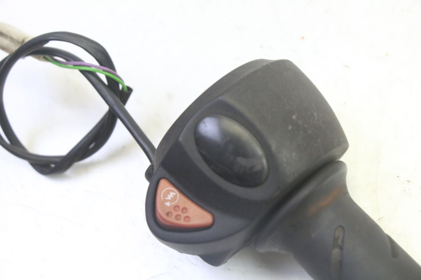 photo de INTERRUPTOR DERECHO PEUGEOT CITYSTAR 50 (2013 - 2017)