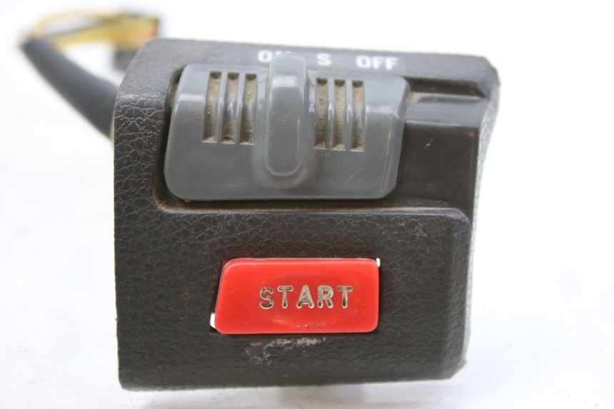 photo de INTERRUPTOR DERECHO SUZUKI CP 80 (1985 - 1996)