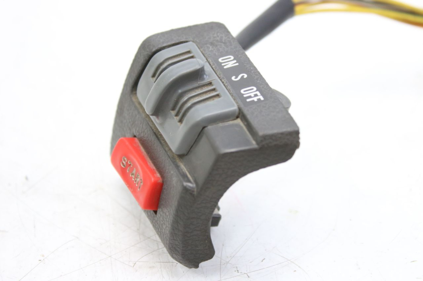 photo de INTERRUPTOR DERECHO SUZUKI CP 80 (1985 - 1996)