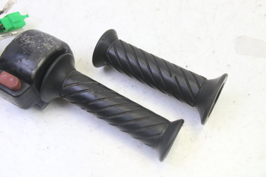 photo de INTERRUPTOR DERECHO SYM CROX 4T 50 (2016 - 2023)