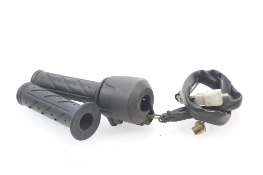 photo de INTERRUPTOR DERECHO KYMCO DINK 4T 50 (2007 - 2018)