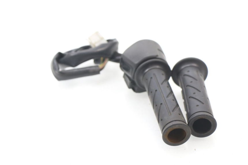 photo de INTERRUPTOR DERECHO KYMCO DINK 4T 50 (2007 - 2018)