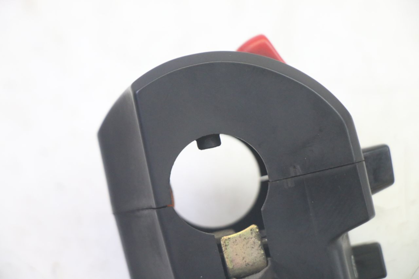 photo de CONMUTADOR DERECHA SUZUKI DL V STROM 1000 (2002 - 2007) - Detalles de los puntos de fijación