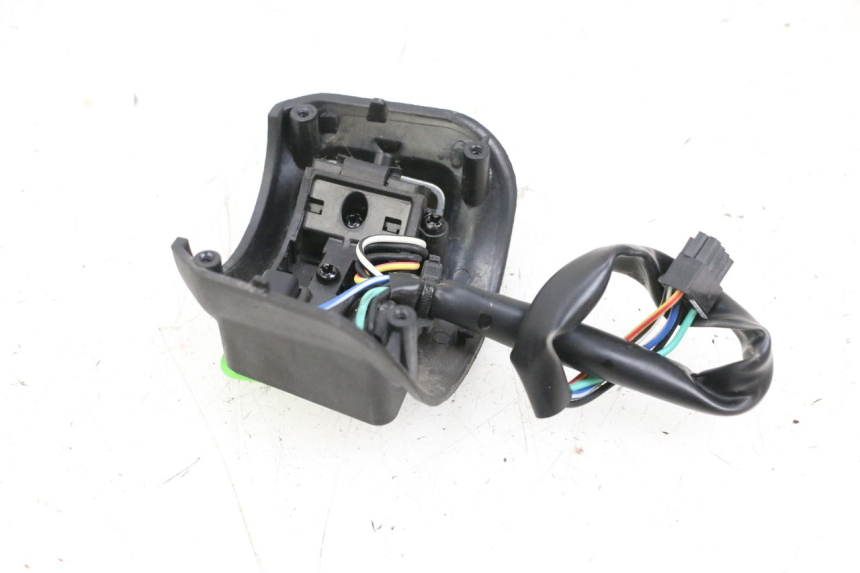 photo de CONMUTADOR DERECHA SEGWAY NINEBOT E125S 1 (2022 - 2026) - Primer plano técnico